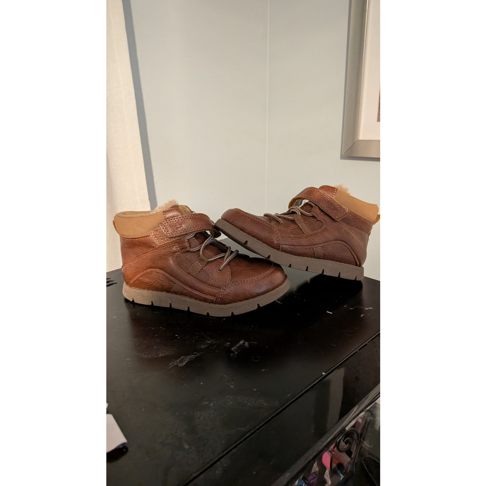 Osh Kosh B GoshBoys boots size 11M